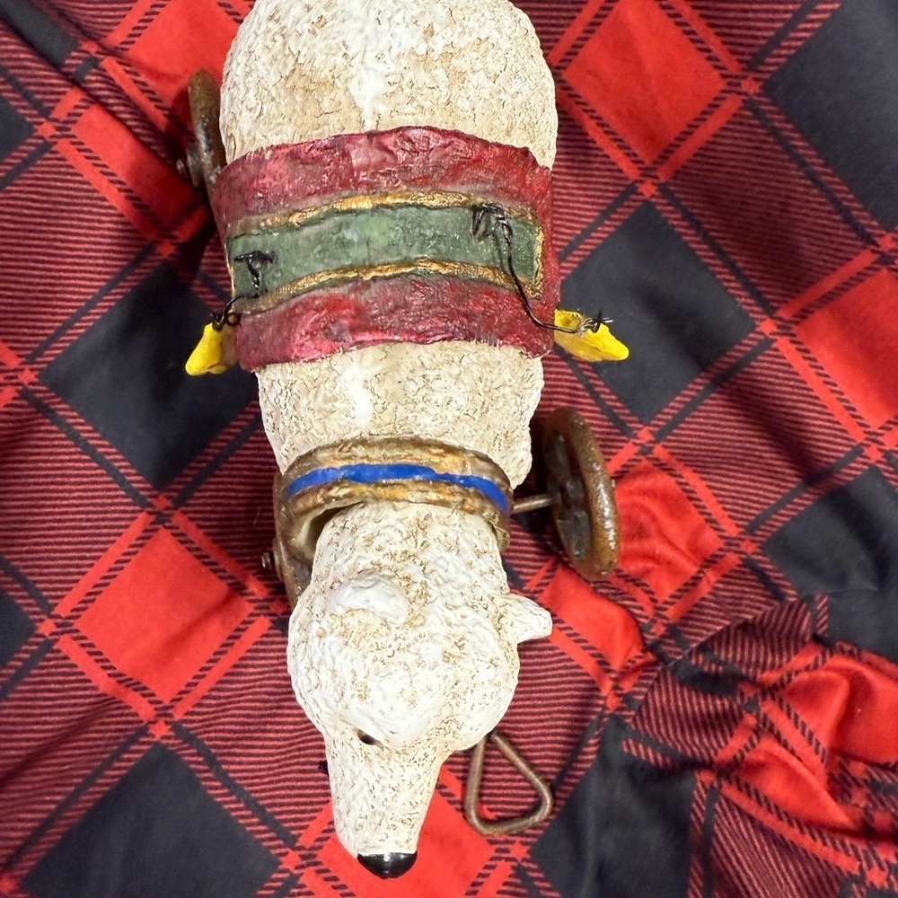 Polar Bear Figurine with Wheels - Picture 8 of 9